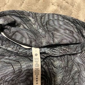 Hey there selling lulu speed HR tight 28’ Inch leggings!